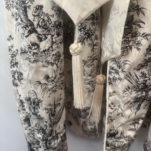 Victoria's Secret Cream and Black Floral Robe - Picture 11 of 12